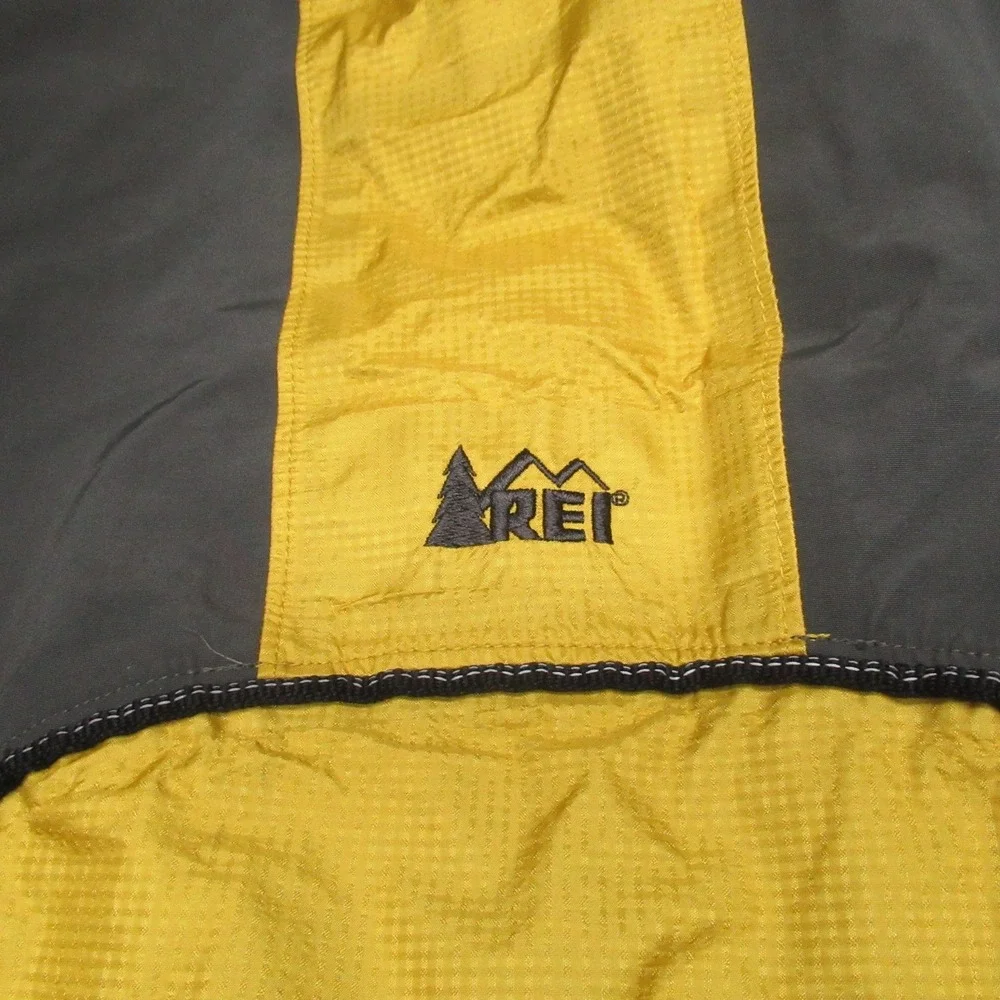 REI Rain Jacket Men Small Yelw Waterproof Shell Outdoor Rain Forest Outdoors VTG
